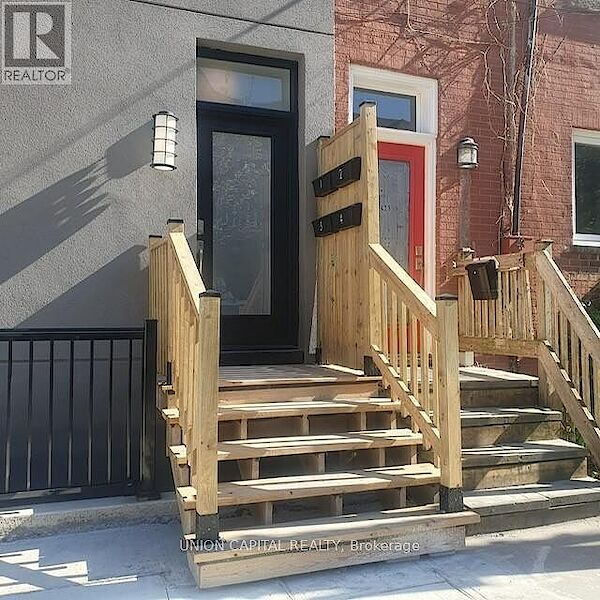 Toronto 2 bedrooms House for rent. Property photo: 632102-2
