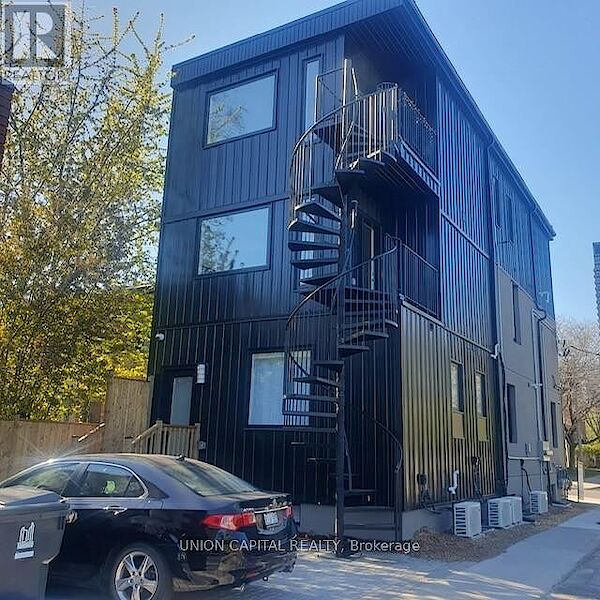 Toronto 2 bedrooms House for rent. Property photo: 632102-3