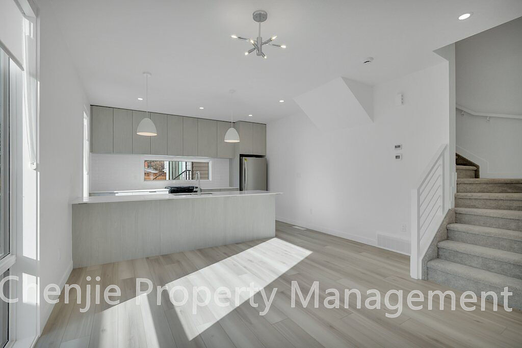 Edmonton 3 bedrooms Townhouse for rent. Property photo: 632129-1