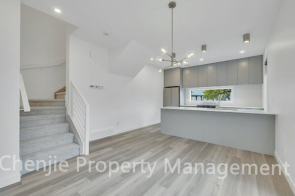 Edmonton 3 bedrooms Townhouse for rent. Property photo: 632129-2