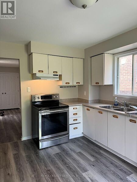Brampton 3 bedrooms House for rent. Property photo: 632134-2