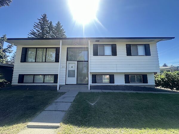Calgary 4 + Den bedrooms House for rent. Property photo: 632199-3