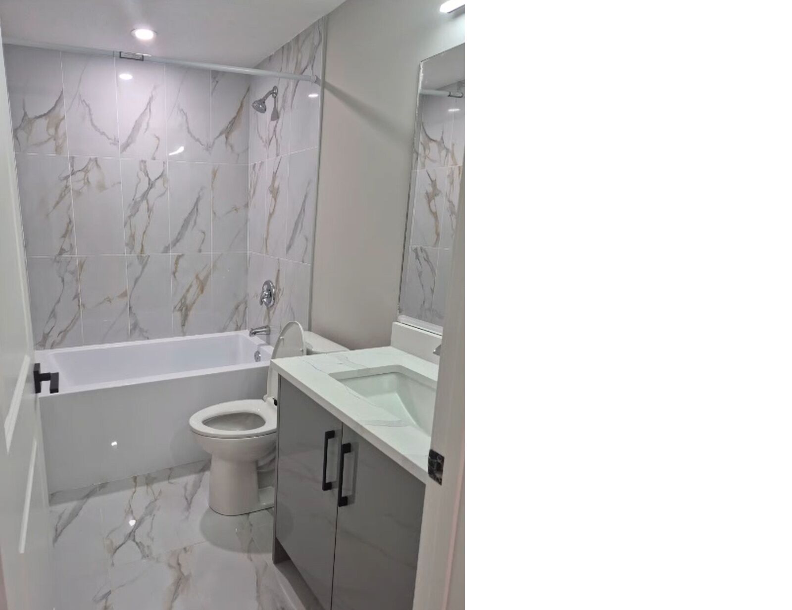 Bathroom Calgary 2 bedrooms Basement for rent. Property photo: 632285-1