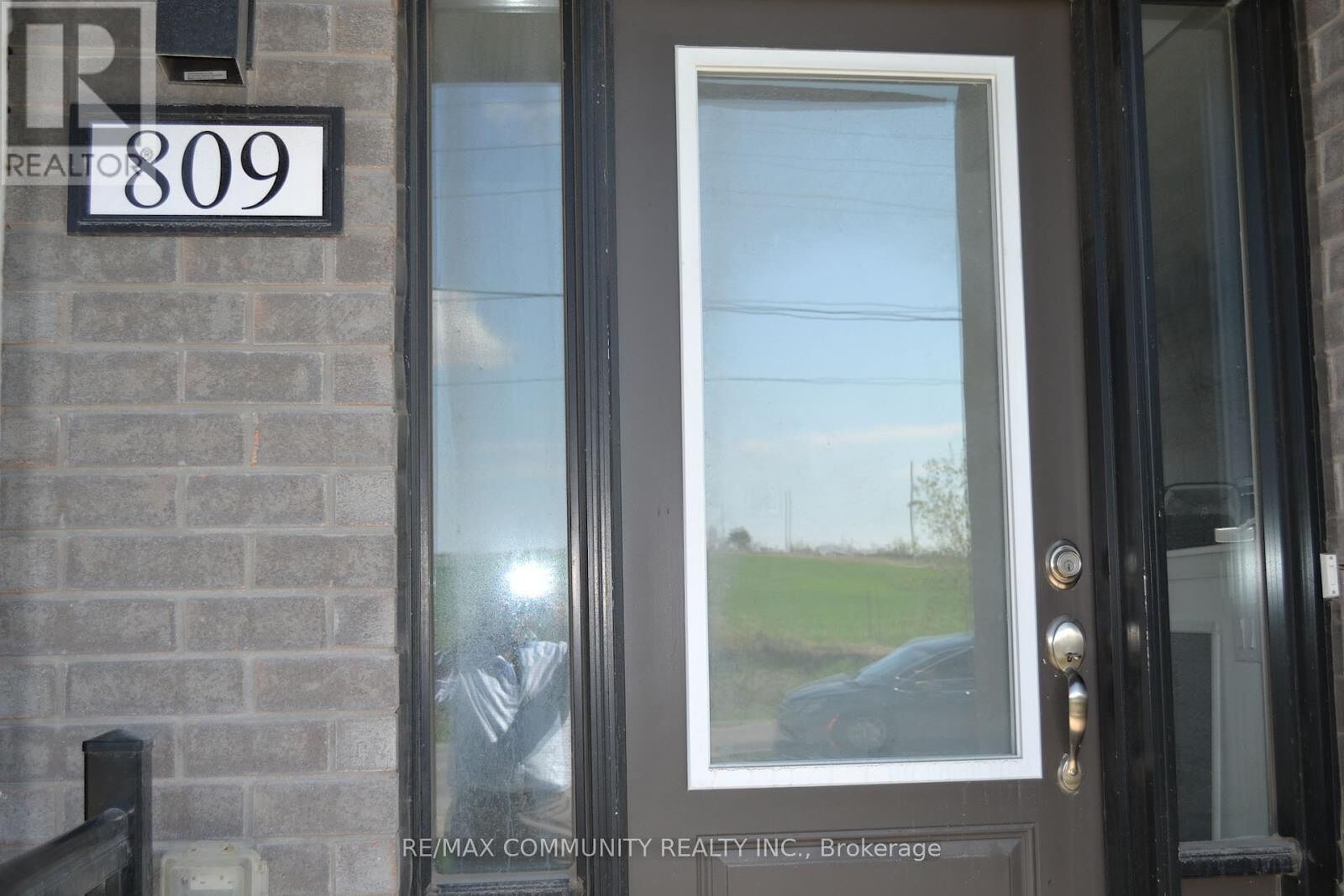 Oshawa 3 bedrooms Townhouse for rent. Property photo: 632637-1