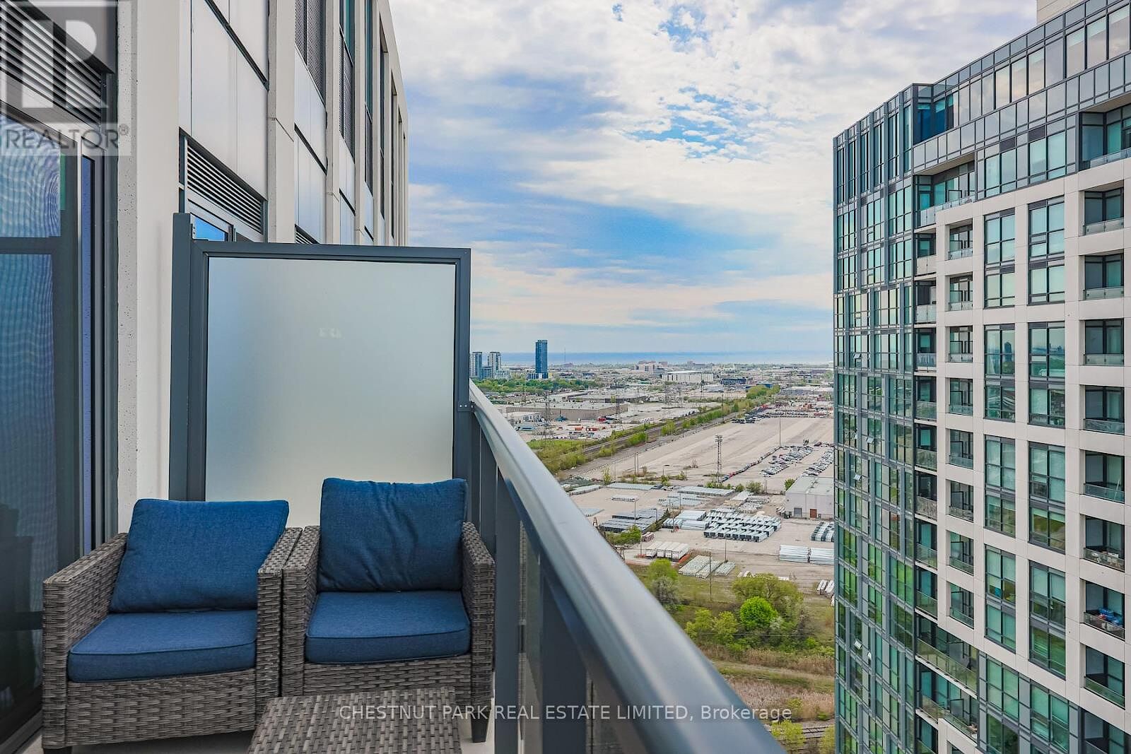 Open+sky+balcony+penthouse+level+ Toronto 2 bedrooms Apartment for rent. Property photo: 632670-1