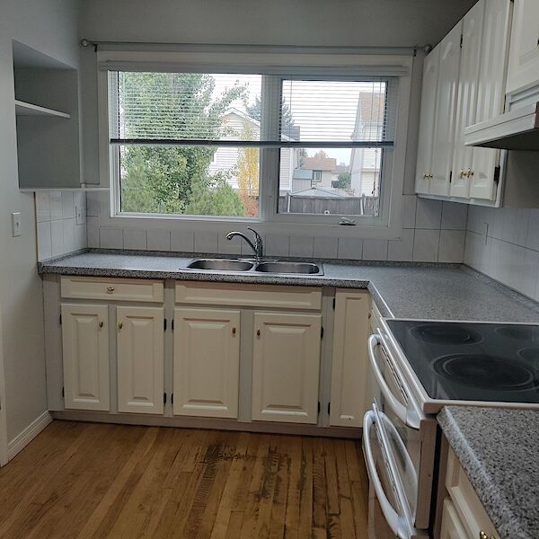 Calgary 3 bedrooms Main Floor for rent. Property photo: 632777-2