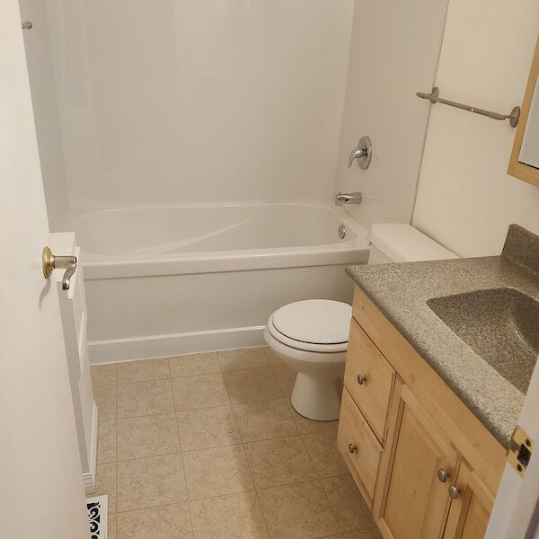 Calgary 3 bedrooms Main Floor for rent. Property photo: 632777-3