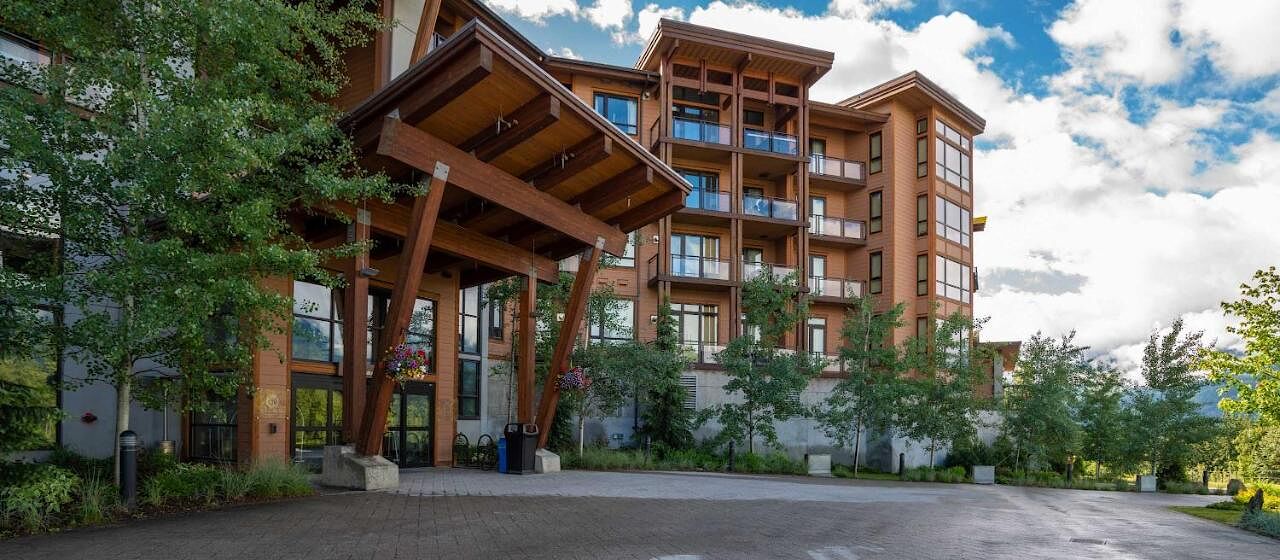 Revelstoke 2 bedrooms Condo Unit for rent. Property photo: 632821-1