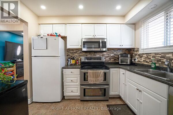 Oshawa 2 bedrooms House for rent. Property photo: 632960-2
