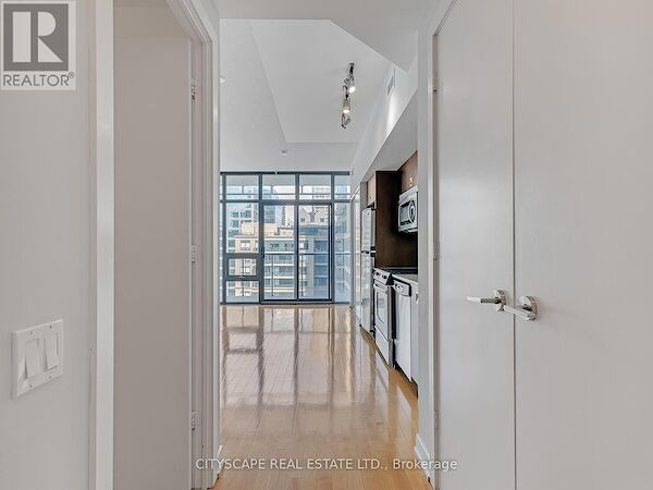Toronto studio Apartment for rent. Property photo: 633010-2