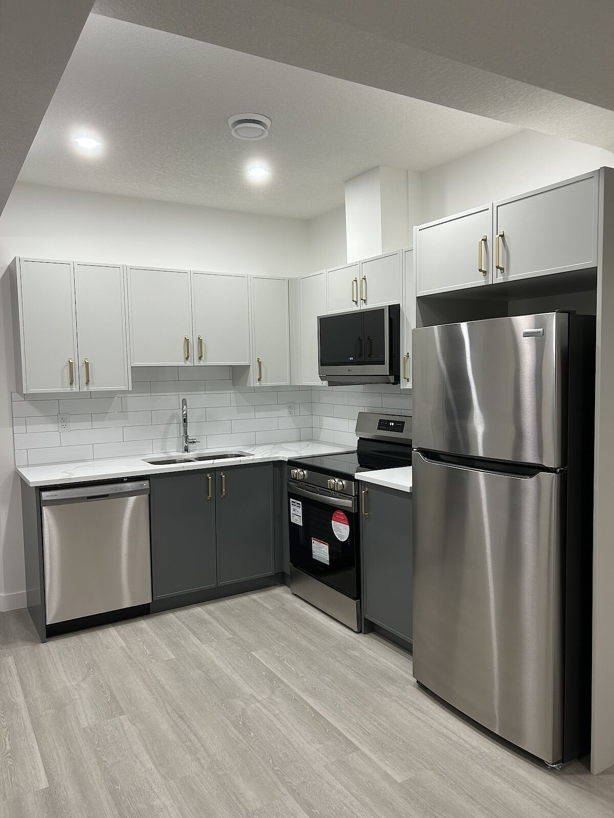 Calgary 2 bedrooms Basement for rent. Property photo: 633125-1
