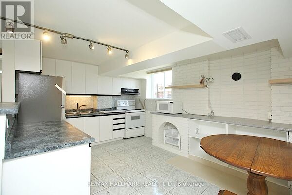 Brampton 2 bedrooms House for rent. Property photo: 633132-3