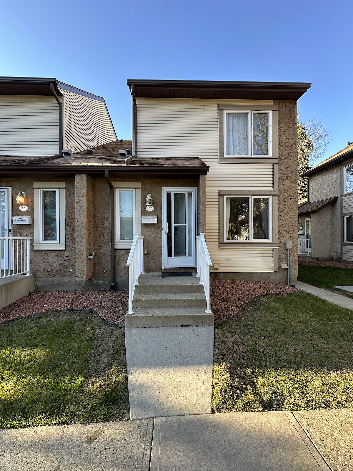 Edmonton 4 bedrooms Townhouse for rent. Property photo: 633374-1
