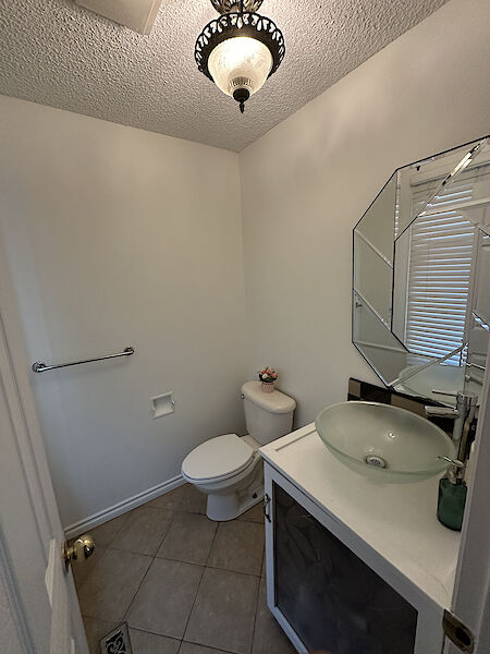 Edmonton 4 bedrooms Townhouse for rent. Property photo: 633374-2