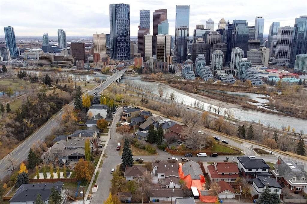 Calgary 2 + Den bedrooms Main Floor for rent. Property photo: 633389-1