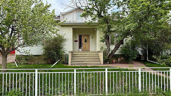 Calgary 2 + Den bedrooms Main Floor for rent. Property photo: 633389-2