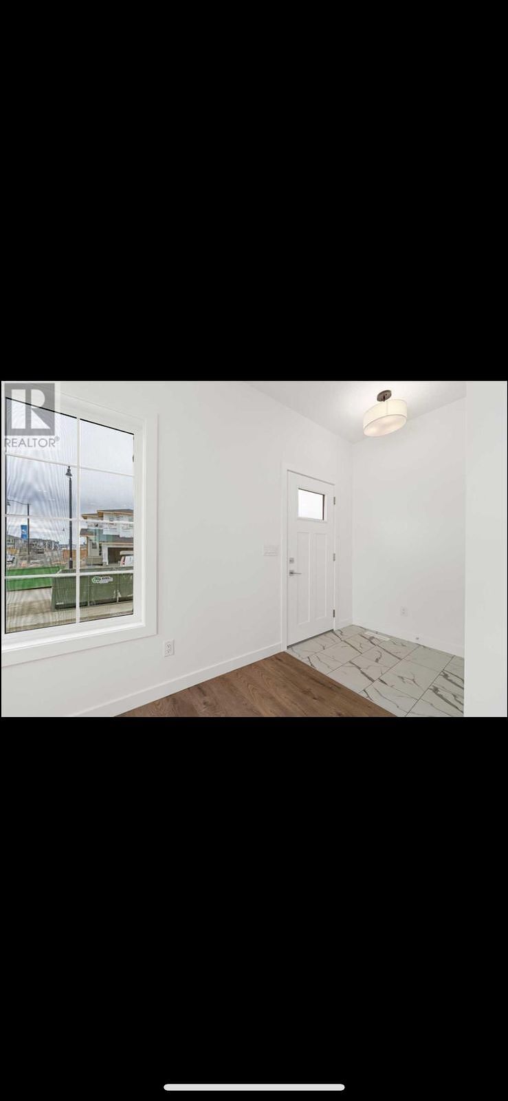 Chestermere 3 bedrooms Main Floor for rent. Property photo: 633421-1