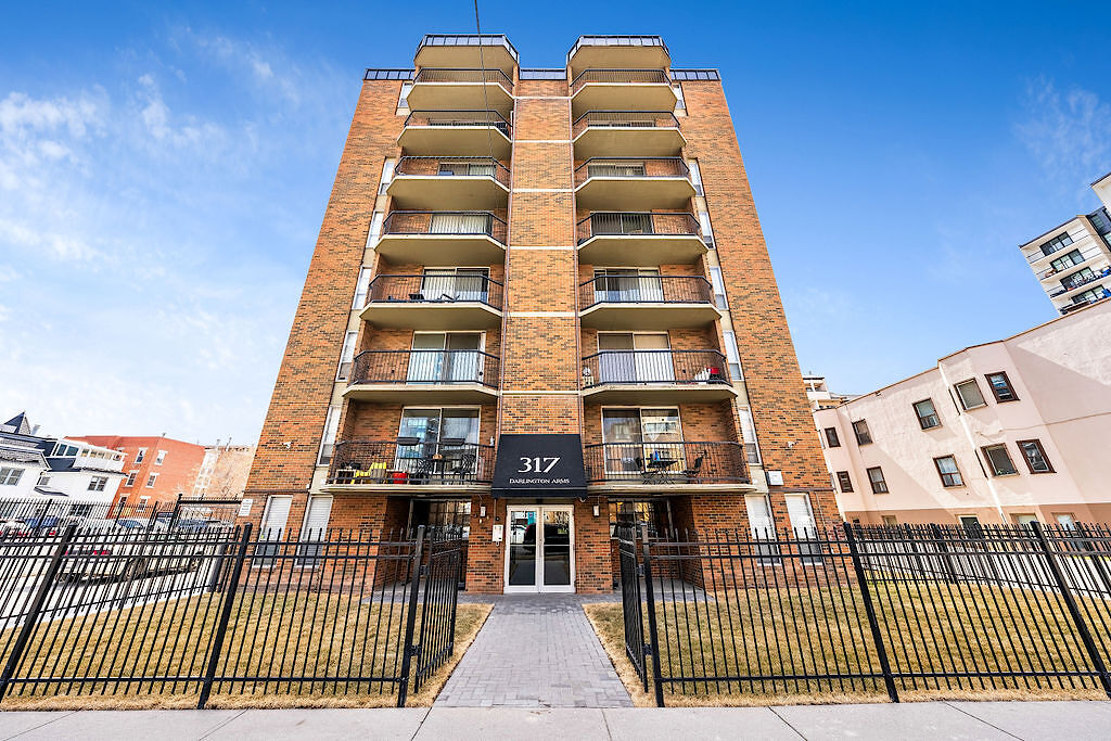 Calgary 1 bedroom Condo Unit for rent. Property photo: 633450-1