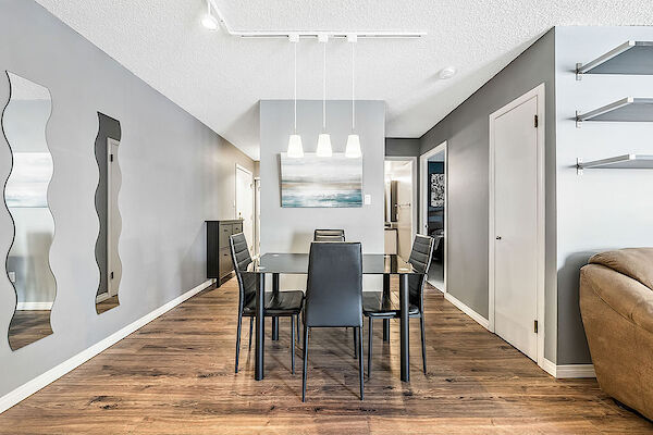 Calgary 1 bedroom Condo Unit for rent. Property photo: 633450-3