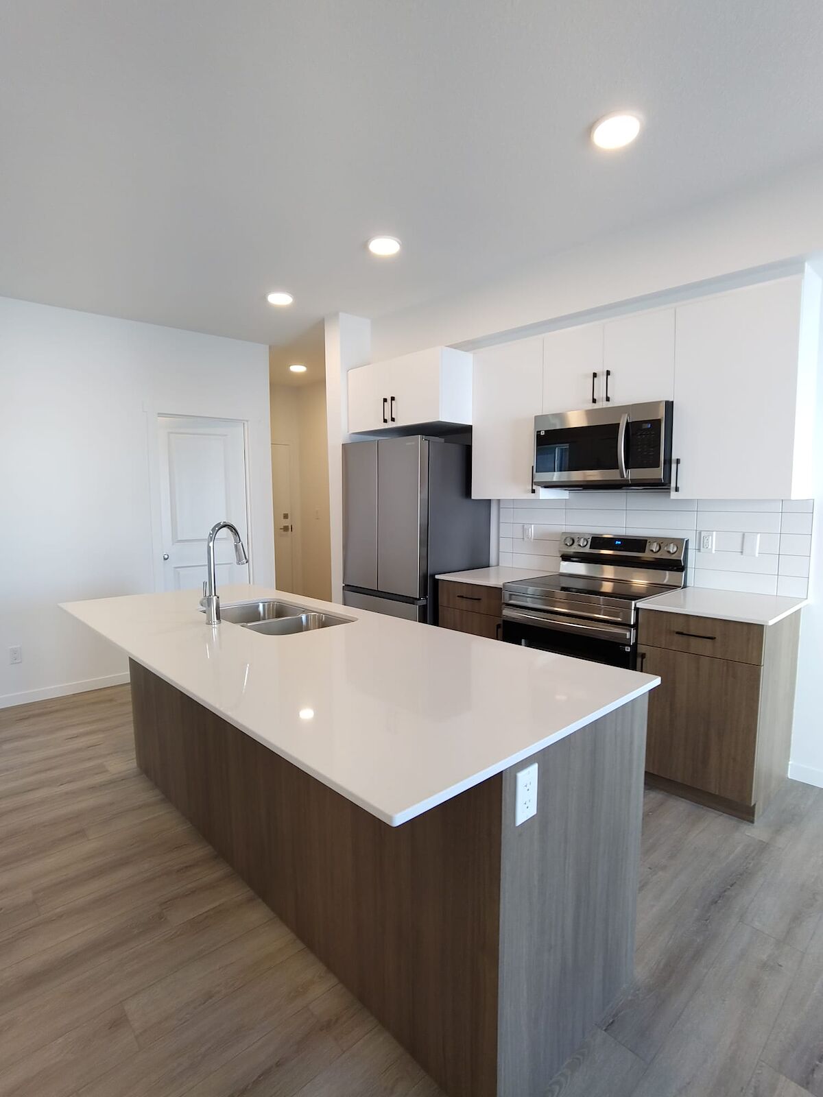 Edmonton 2 bedrooms Condo Unit for rent. Property photo: 633485-1