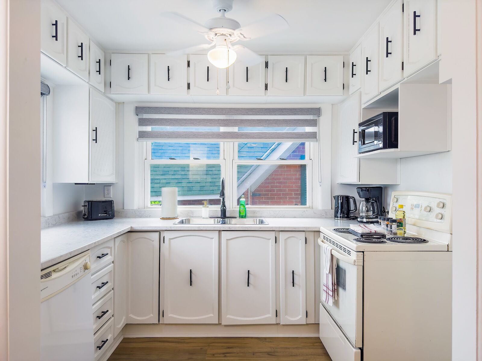 Bobcaygeon bachelor bedrooms Apartment for rent. Property photo: 633492-1