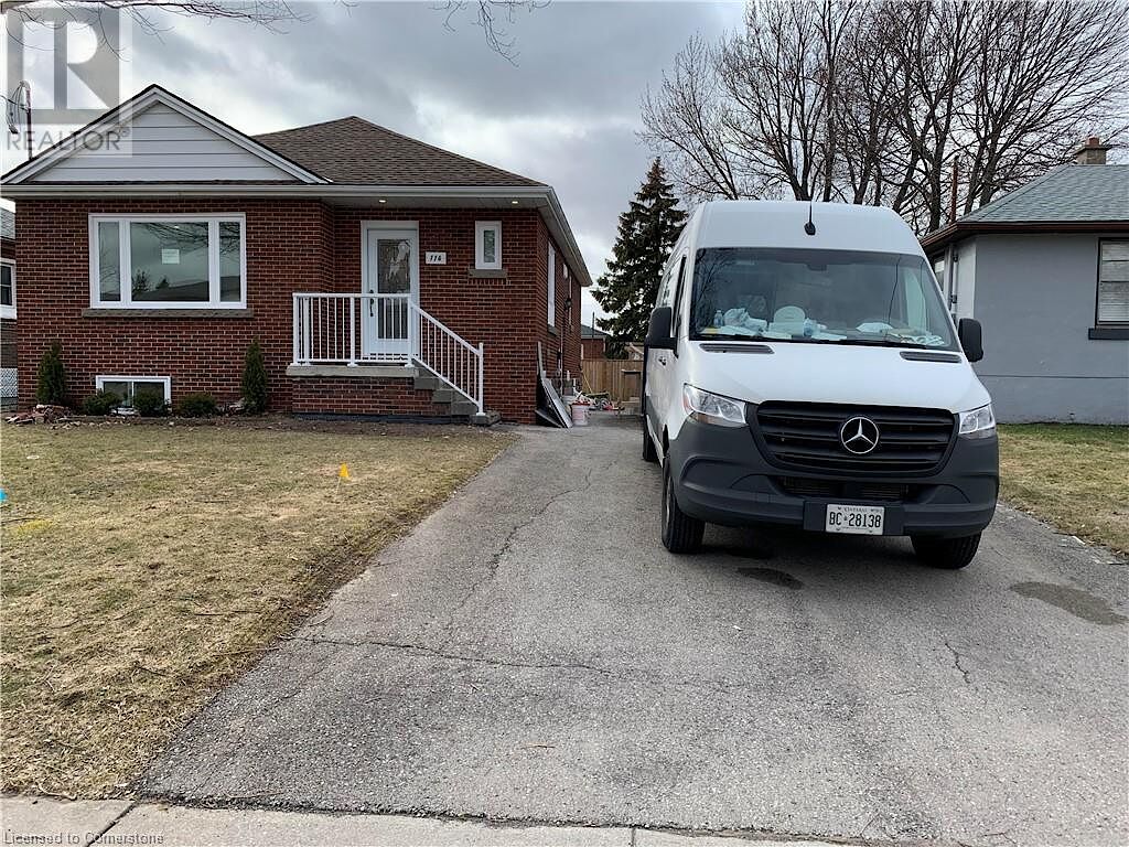 Bungalow-style+house+with+brick+siding+and+a+front+lawn Hamilton 3 bedrooms House for rent. Property photo: 633532-1