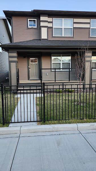 Airdrie 3 bedrooms Duplex for rent. Property photo: 633677-2