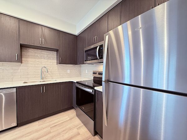 Calgary 2 bedrooms Condo Unit for rent. Property photo: 633709-2