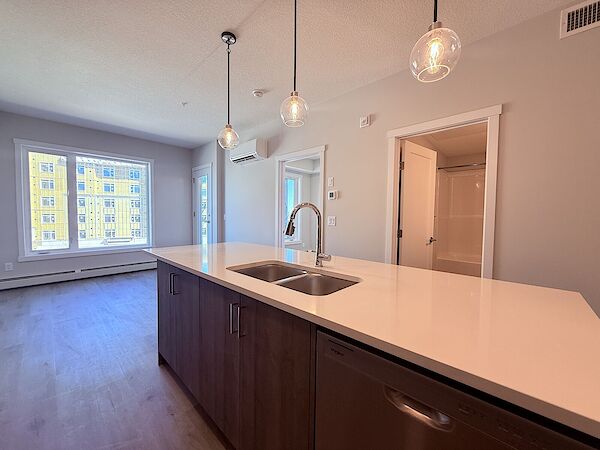 Calgary 2 bedrooms Condo Unit for rent. Property photo: 633714-2