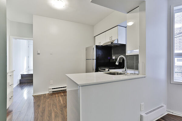 Toronto 2 bedrooms Condo Unit for rent. Property photo: 633745-3