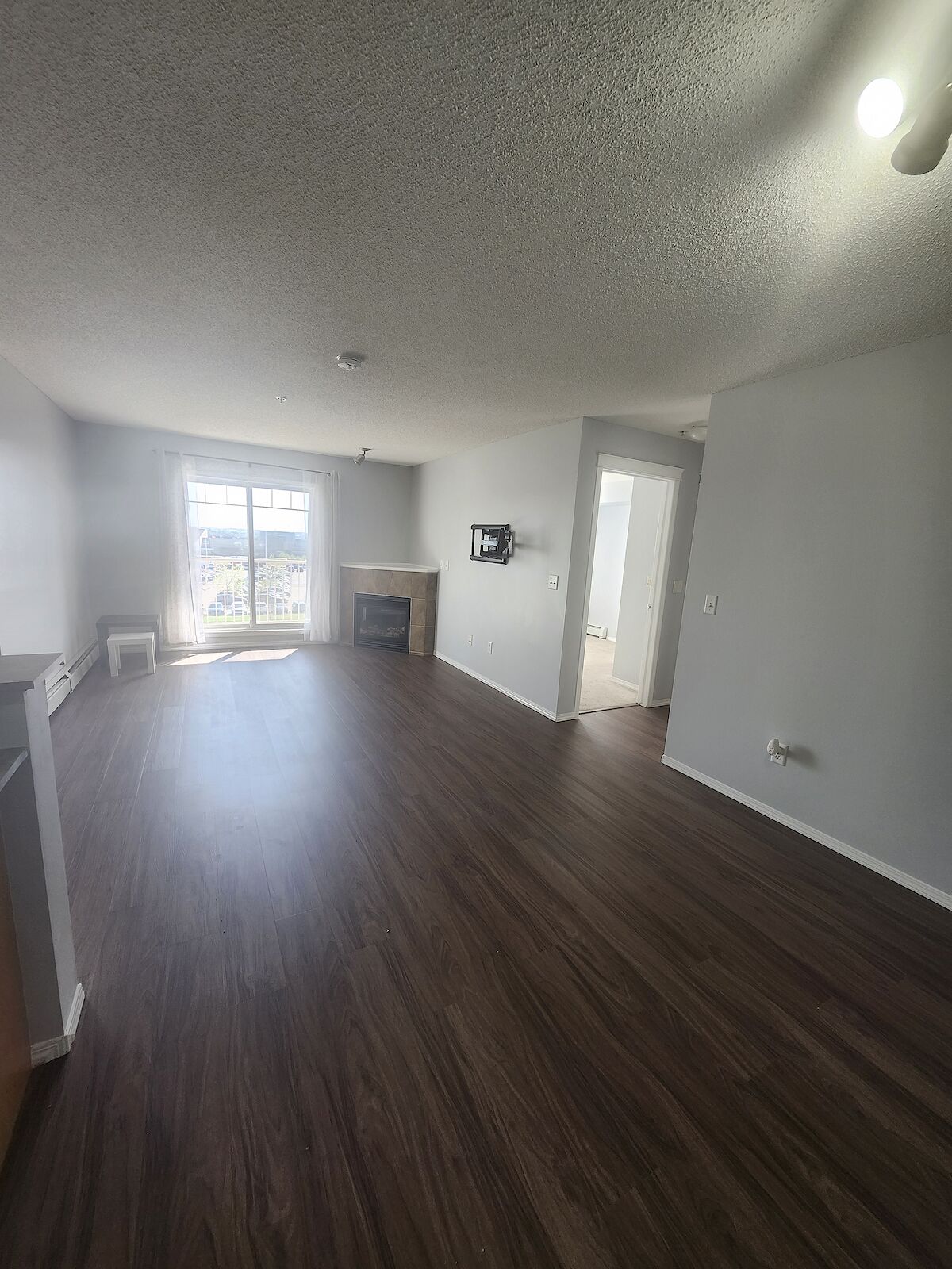 Calgary 2 bedrooms Condo Unit for rent. Property photo: 633758-1
