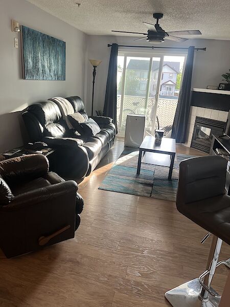 Airdrie 2 bedrooms Condo Unit for rent. Property photo: 633827-2