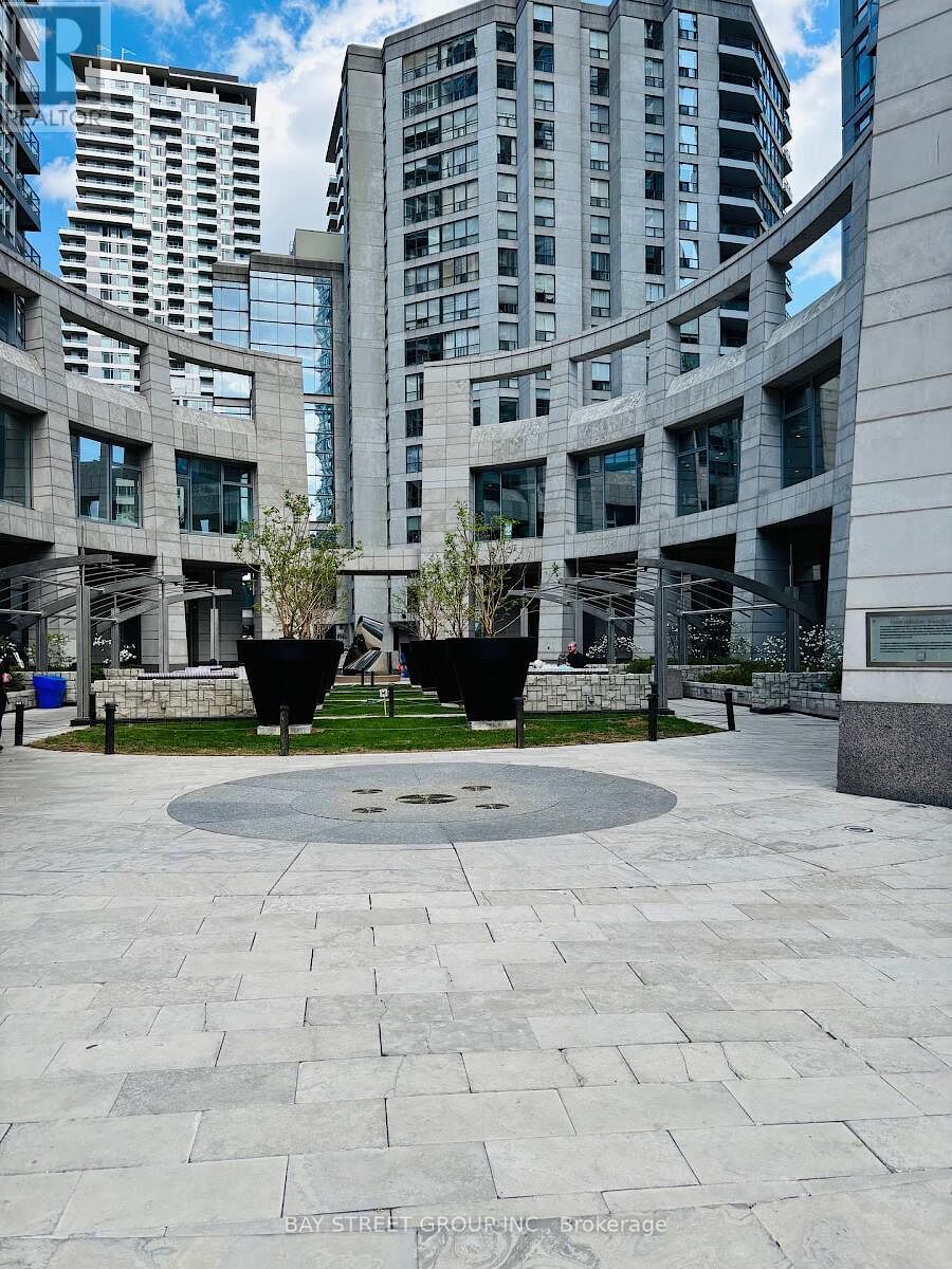 Toronto 2 bedrooms Apartment for rent. Property photo: 633907-1