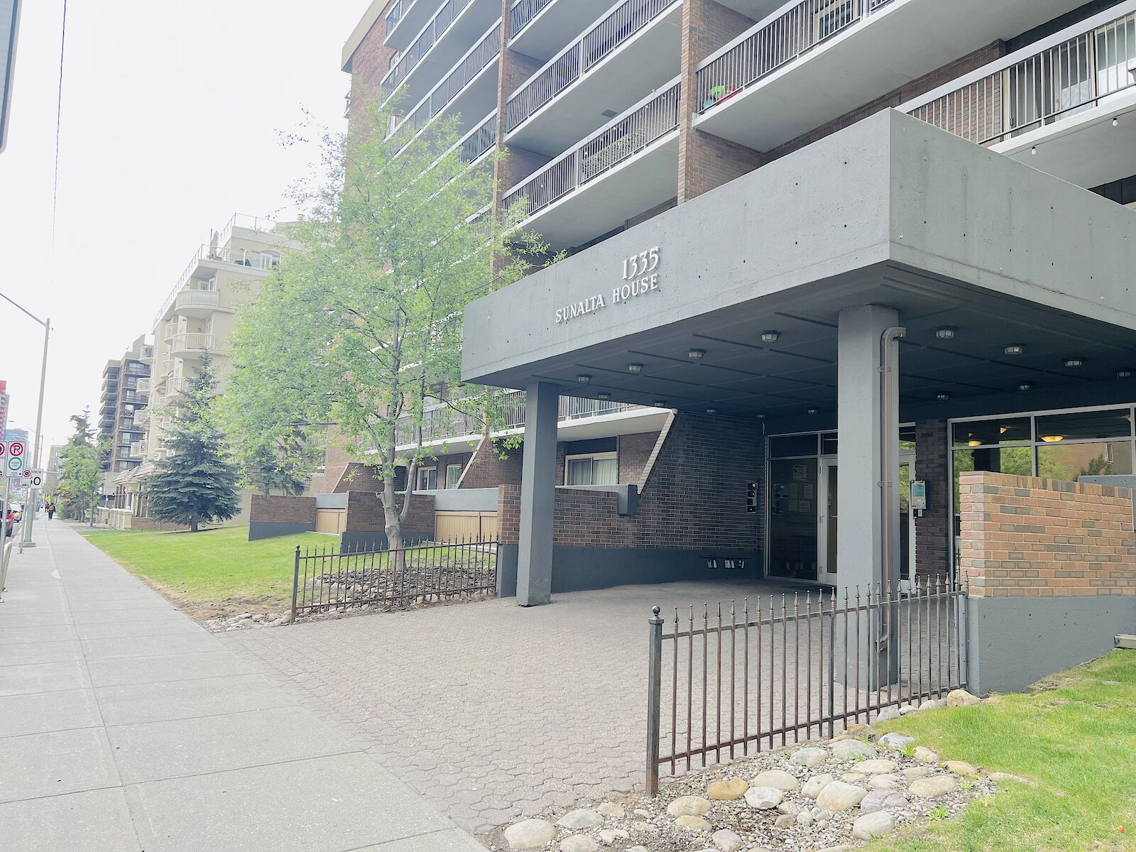 Calgary 2 bedrooms Condo Unit for rent. Property photo: 634041-1