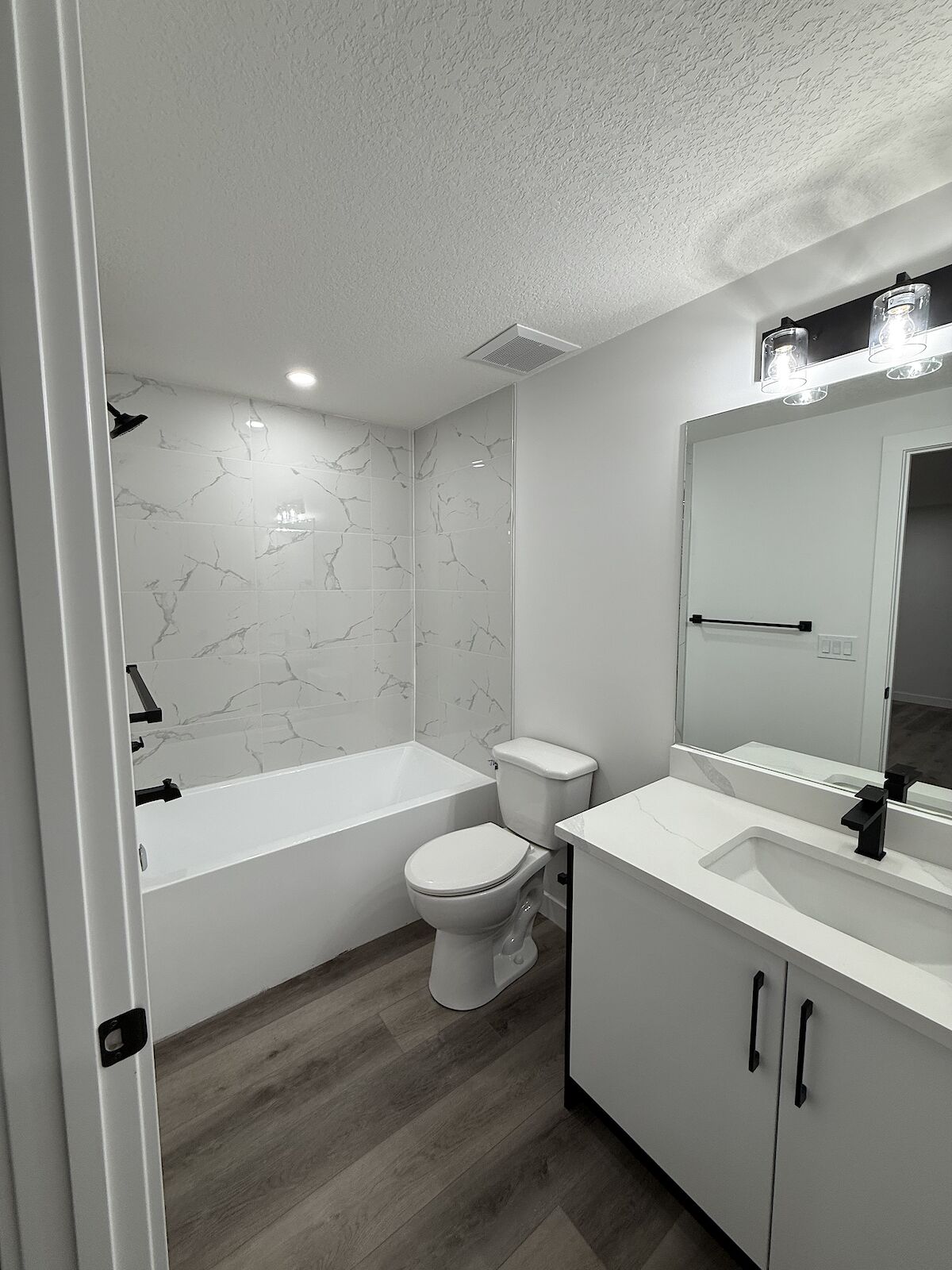 Calgary 2 bedrooms Basement for rent. Property photo: 634081-1