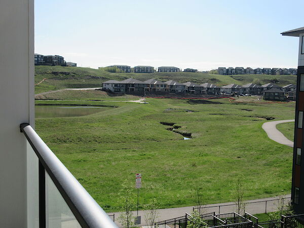 Calgary 2 bedrooms Condo Unit for rent. Property photo: 634110-3