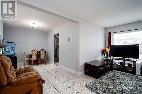 Oshawa 4 bedrooms Townhouse for rent. Property photo: 634270-3