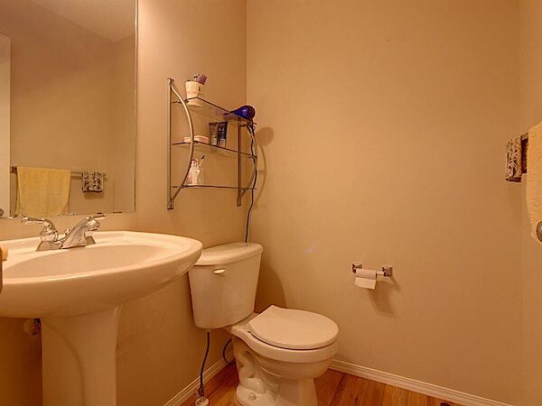 Calgary 3 + Den bedrooms Main Floor for rent. Property photo: 634419-3