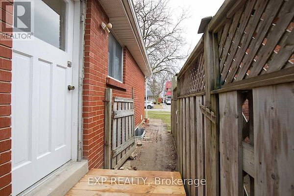 Separate+Side+Entrance Brampton 3 bedrooms House for rent. Property photo: 634453-2