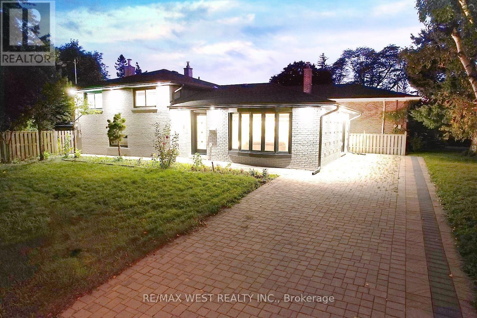 Toronto 4 bedrooms House for rent. Property photo: 634527-1