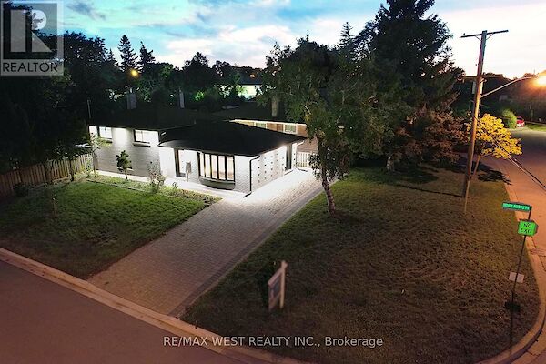 Toronto 4 bedrooms House for rent. Property photo: 634527-2