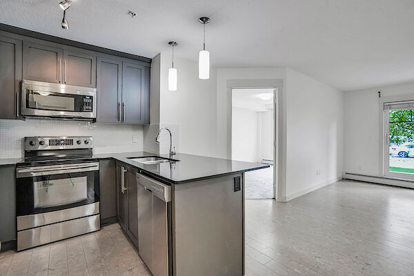 Calgary 2 + Den bedrooms Condo Unit for rent. Property photo: 634687-3