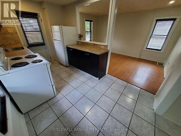Oshawa 2 bedrooms House for rent. Property photo: 634730-3