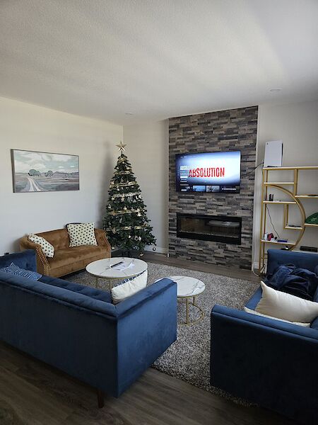 Airdrie 3 + Den bedrooms Duplex for rent. Property photo: 634759-2