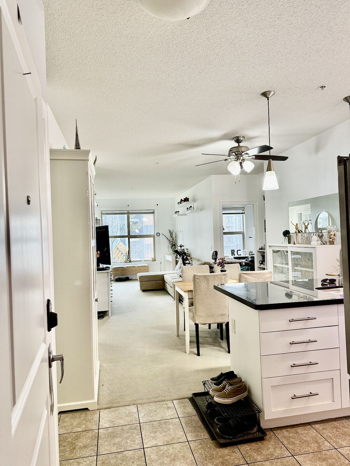 Calgary 2 + Den bedrooms Apartment for rent. Property photo: 634825-1