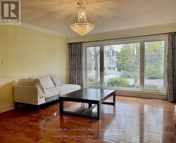 Toronto 5 bedrooms House for rent. Property photo: 634914-2