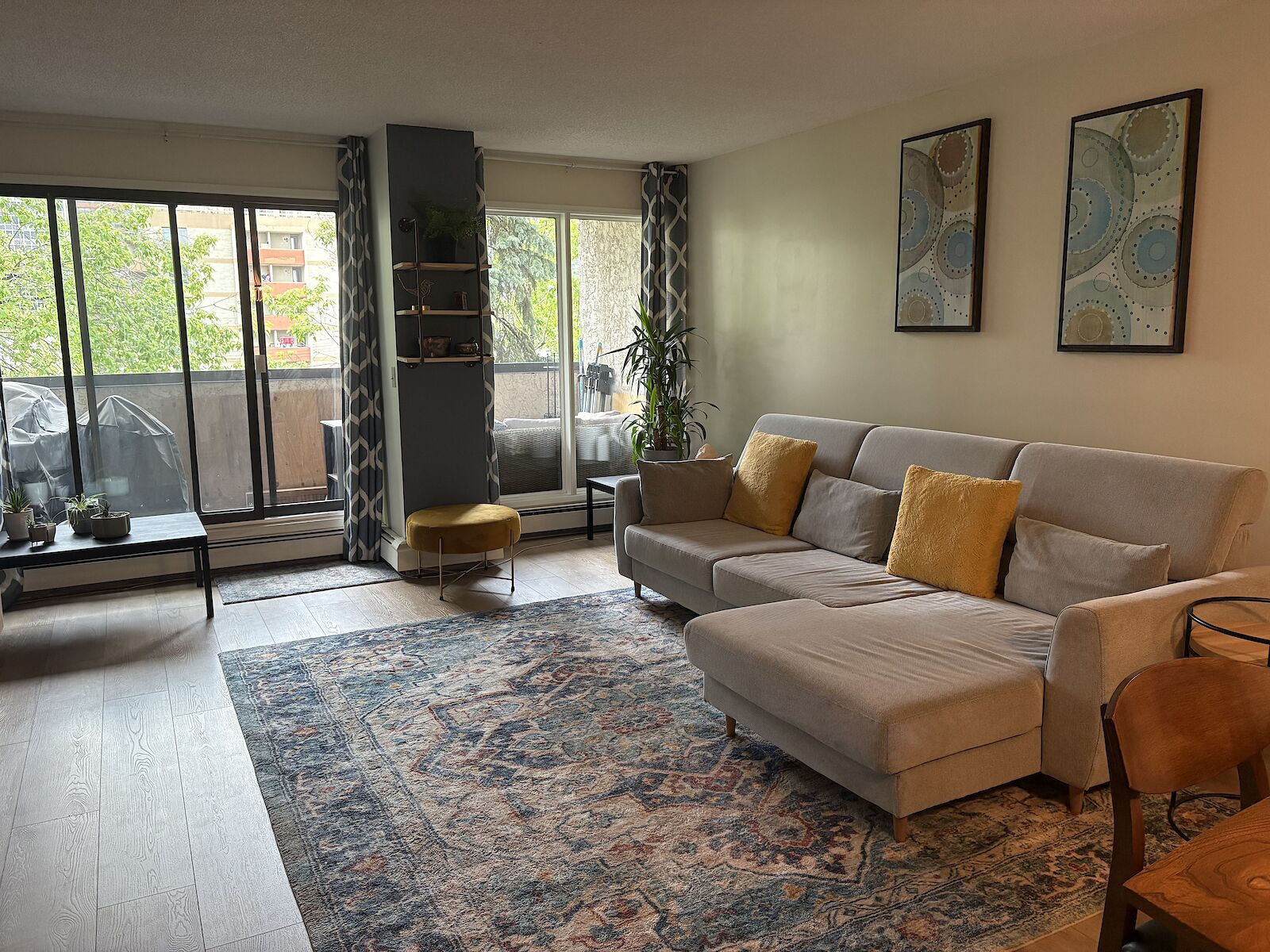 Calgary 2 + Den bedrooms Condo Unit for rent. Property photo: 634994-1