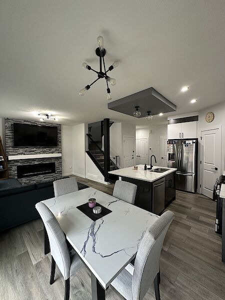 Edmonton 3 + Den bedrooms Main Floor for rent. Property photo: 635004-3