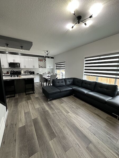 Edmonton 3 + Den bedrooms Main Floor for rent. Property photo: 635004-2