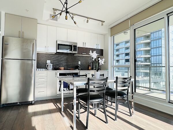 Calgary 2 bedrooms Condo Unit for rent. Property photo: 635058-2
